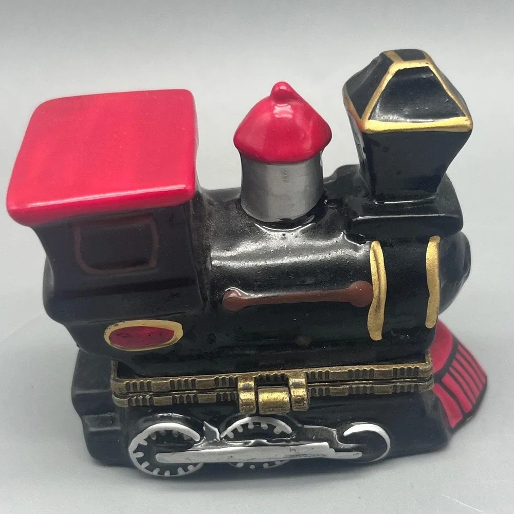 Train Engine Trinket‎ Box Red Black with Miniature Train Inside D&N, E&I